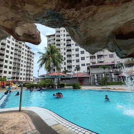 3 Bedroom Seaview Condo @ Glory Beach Resort, Port Dickson Zewnętrze zdjęcie