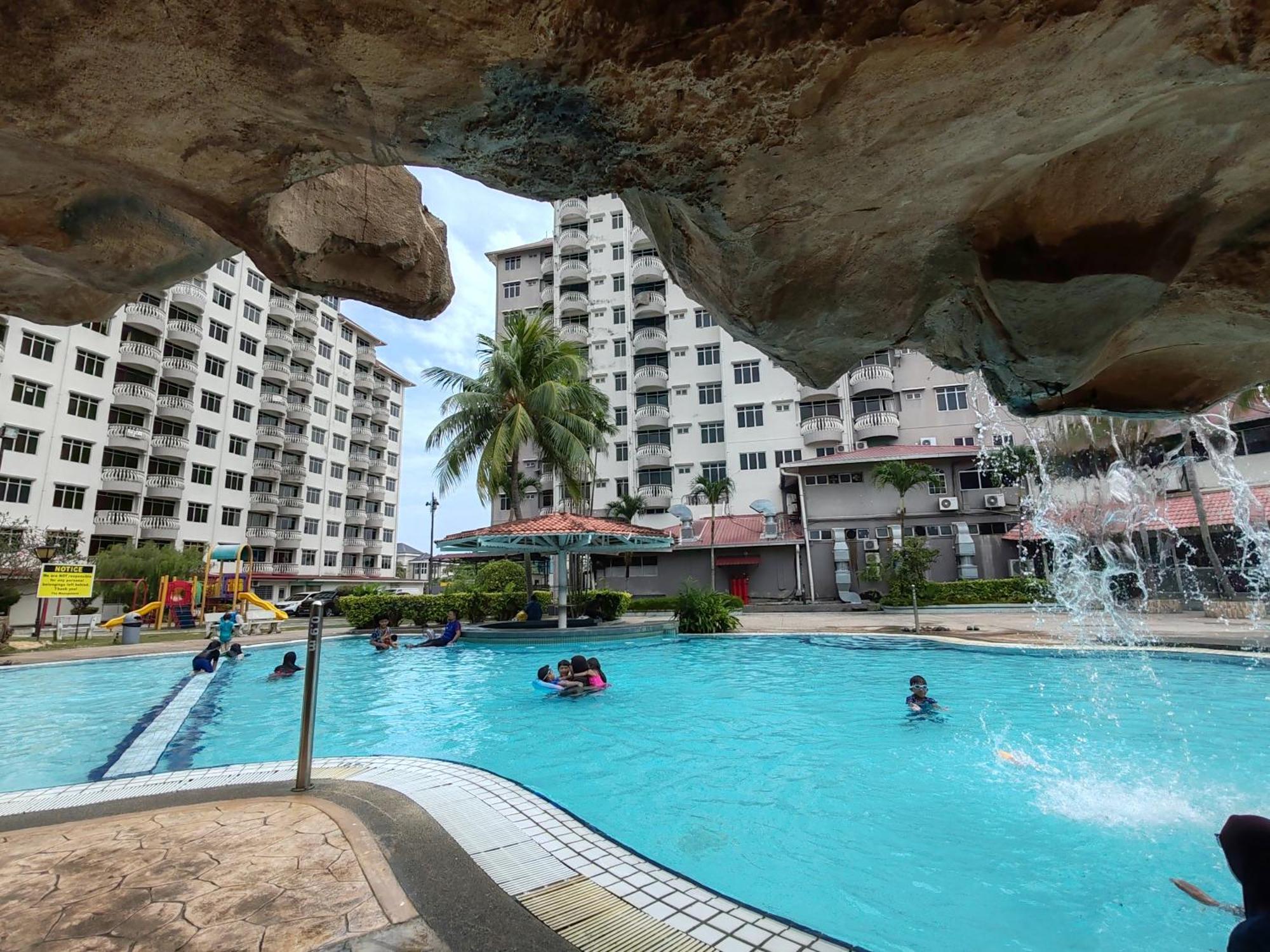 3 Bedroom Seaview Condo @ Glory Beach Resort, Port Dickson Zewnętrze zdjęcie